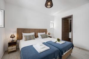 a bedroom with a large bed with a blue blanket at Villa Xique 9 in Monchique