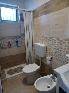 a bathroom with a toilet and a shower and a sink at Villa Paradiso in Lamezia Terme