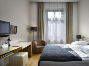 Posteľ alebo postele v izbe v ubytovaní The ICON Hotel & Lounge