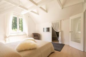 Ένα ή περισσότερα κρεβάτια σε δωμάτιο στο Casina delle Fate by VacaVilla +26 φωτογραφίες