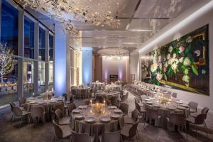Restaurace v ubytování HALL Arts Hotel Dallas, Curio Collection by Hilton + 37 fotografií