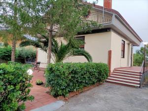 a house with a staircase in front of it at CASA VACANZE FRANCESCO E TANINA in Nicolosi