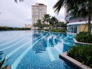 Bazén v ubytování Dwiputra Residence Presint 15 PutraJAYA nebo v jeho okolí