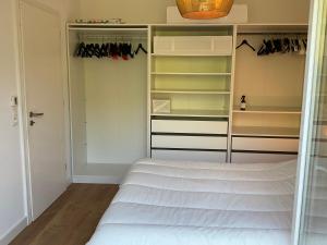 a bedroom with a bed and a closet at Le Safran in Obernai