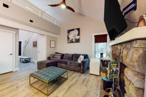 a living room with a couch and a tv at Downhill Delight in Lake Harmony