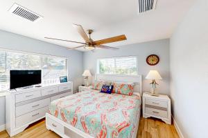 a bedroom with a bed and a flat screen tv at Tollgate Tides in Islamorada