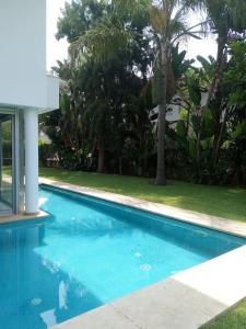 A piscina localizada em Belle Villa à Bouznika plage - Golf Bouzbay ou nos arredores