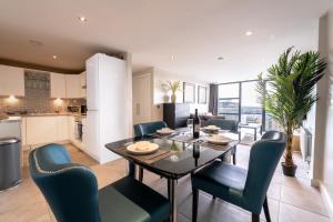 a dining room and kitchen with a table and chairs at Belfast Quarters: 10th Floor Gem in Belfast