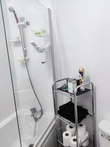 Ένα μπάνιο στο Spacious King size room - London Zone 2 +12 φωτογραφίες