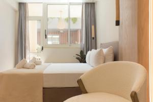 Postel nebo postele na pokoji v ubytování Living Stone Condo Hotel
