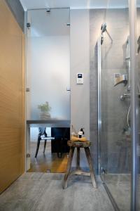 a glass shower door in a bathroom with a table at Apartamenty Modern Gdynia in Gdynia