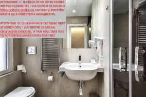 Łazienka w obiekcie Guesthouse Foresteria Margherita Milano