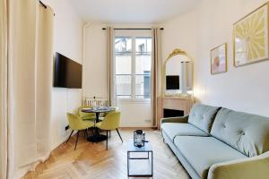 Гостиная зона в Charming apartment in heart of Le Marais - GetHosted