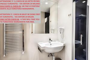 Łazienka w obiekcie Guesthouse Foresteria Margherita Milano