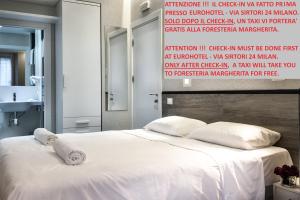 Łóżko lub łóżka w pokoju w obiekcie Guesthouse Foresteria Margherita Milano
