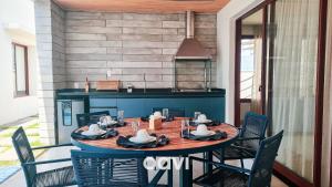 a dining room with a table and chairs at Villa Makani no Shamballa by Qavi in São Miguel do Gostoso