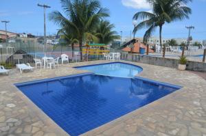 Swimmingpoolen hos eller tæt på Familiares