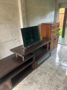 Μια τηλεόραση ή/και κέντρο ψυχαγωγίας στο Posada Hostel La Piedra Mística