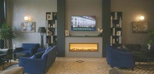 TV a/nebo společenská místnost v ubytování The Wings Hotels Neva Palas