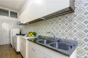 Kitchen o kitchenette sa Casa Mansi