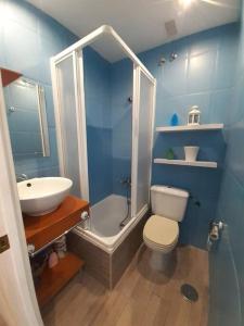a blue bathroom with a toilet and a sink at Top Ático Elo - Céntrico - Terraza con vistas in Jerez de la Frontera