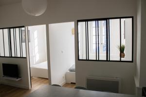a living room with a window and a television at La Galerie de Lumière 201 in Aurillac