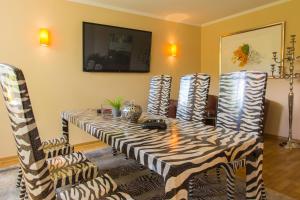 a dining room with a zebra print table and chairs at Wildeshauser Hof in Wildeshausen