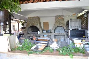 Gril dostupný pro hosty v rezortu