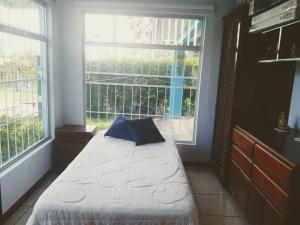 מיטה או מיטות בחדר ב-Room in House - Habitacion Y Bano Independientes