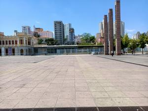 a large plaza in a city with tall buildings at Apartamento Centro Belo Horizonte in Belo Horizonte