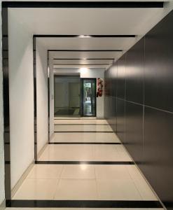 an empty hallway in a building with a mirror at Urban Pulse in San Miguel de Tucumán