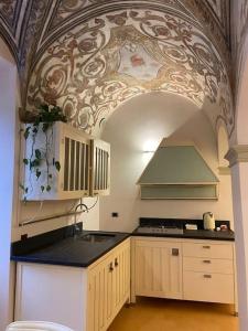 a kitchen with a coffered ceiling and a stove top at I Tre Re, arte e storia. in Fossombrone