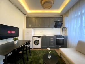 Kuchyň nebo kuchyňský kout v ubytování Cosy mini flat in Fatih