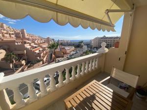 balcone con vista sulla città di TOP FLOOR, Panoramic Studio, Heated Pool a Los Cristianos