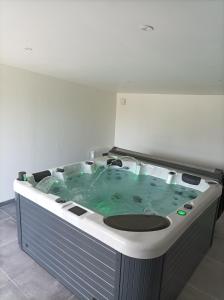 a hot tub in the middle of a room at La Petite Baie in Pleine-Fougères