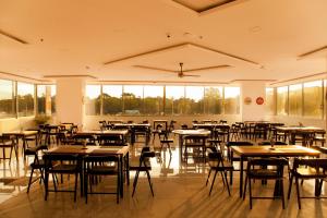 an empty dining room with tables and chairs at Hotel Santa Sofia in Puerto Salgar