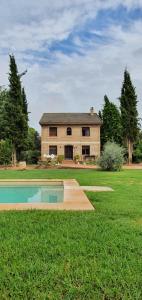 a house with a swimming pool in front of a yard at Aljubea, tu casa rural en Cordoba in Córdoba