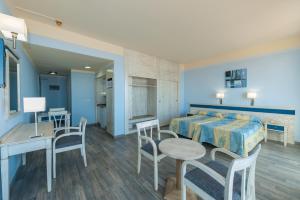 Kuchyňa alebo kuchynka v ubytovaní Apartamentos Colón Playa