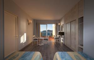 Posteľ alebo postele v izbe v ubytovaní Apartamentos Colón Playa