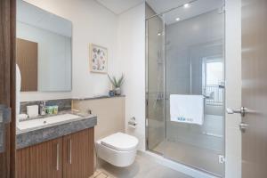 Un baño de Sunset spot with breathtaking view by Suiteable