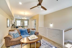 Fotografie z fotogalerie ubytování Spacious DIberville Townhome Near Beach and Casino! v destinaci Biloxi