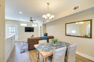 Fotografie z fotogalerie ubytování Spacious DIberville Townhome Near Beach and Casino! v destinaci Biloxi