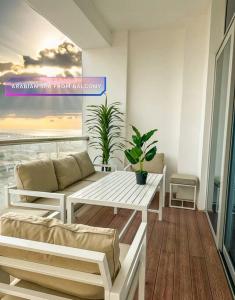Posezení v ubytování Luxurious 2 Bedroom With Iconic Marina & Arabian Sea View