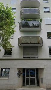 a building with two balconies on the side of it at Studio Cosy avec terrasse face au parc des expositions in Vanves +7 photos
