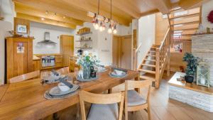 A kitchen or kitchenette at Vila Studienka