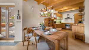 A kitchen or kitchenette at Vila Studienka