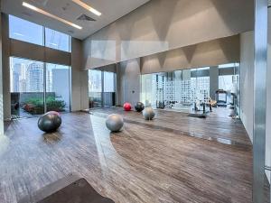 Gimnasio o equipamiento deportivo en Sunset spot with breathtaking view by Suiteable