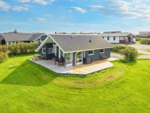 The building in which the holiday home is located