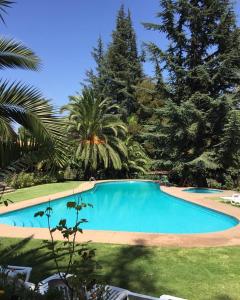 The swimming pool at or close to Hotel Fundo Las Tortolas