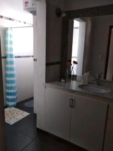 Koupelna v ubytování Casa 3 dormitorios en Colonia Valdense
